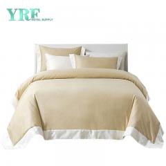 Серебряное и белое постельное белье для гостиницы