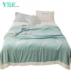 Пушистое теплое коралловое одеяло в современном стиле