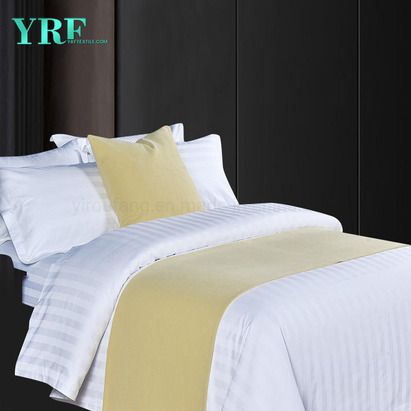 Где вы берете белые пододеяльники и простыни в отеле?